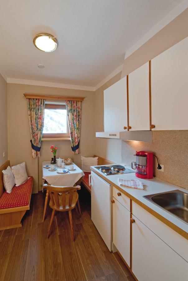 Hotel-Appartement Ferienhof جيرلوس الغرفة الصورة